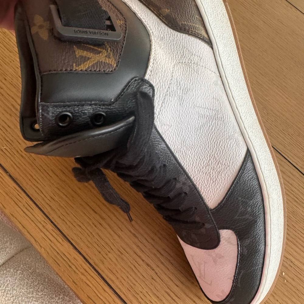 Louis Vuitton Monochrome High-Top Sneakers - Picture 6 of 7